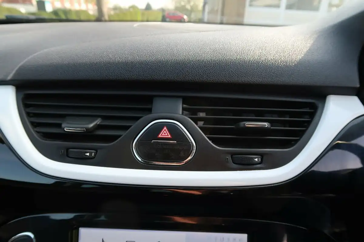 2015-vauxhall-corsa-12-limited-edition-3d-big-40