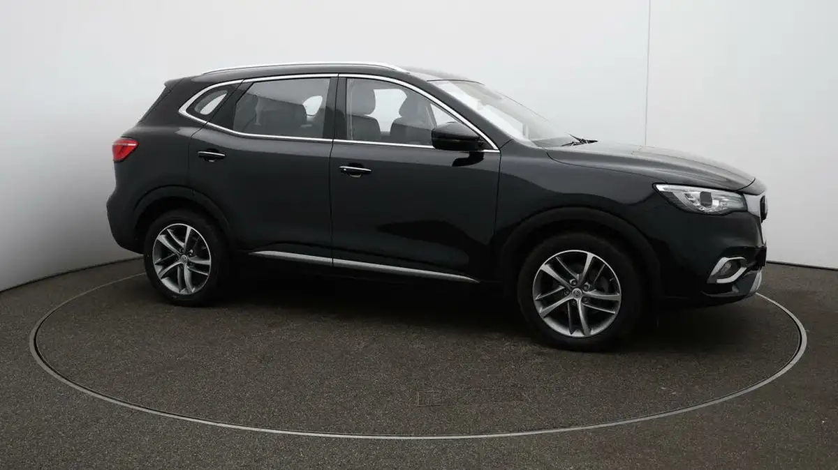 2022-mg-hs-15t-gdi-excite-162ps-big-35