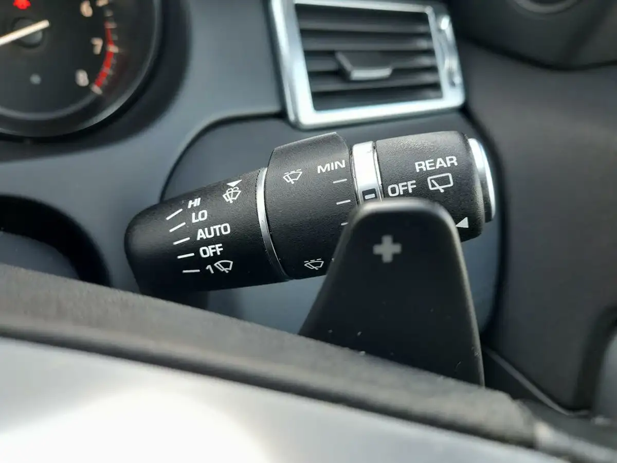 2018-land-rover-discovery-sport-20-si4-se-tech-big-36