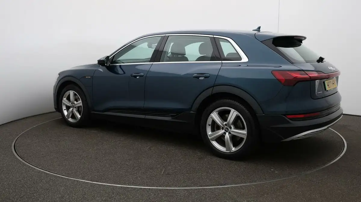 2021-audi-e-tron-50e-technik-station-wagon-big-29