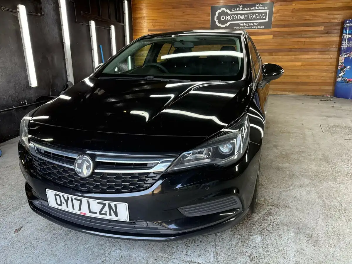 2017-vauxhall-astra-14i-design-hatchback-big-2