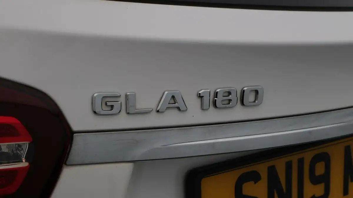 2019-mercedes-benz-gla-class-16-gla-180-urban-edition-ss-7g-dct-big-20