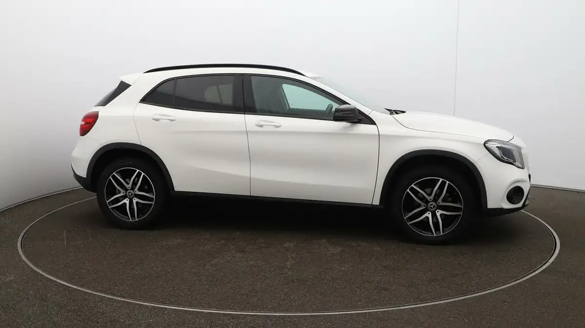 2019-mercedes-benz-gla-class-16-gla-180-urban-edition-ss-7g-dct-big-38