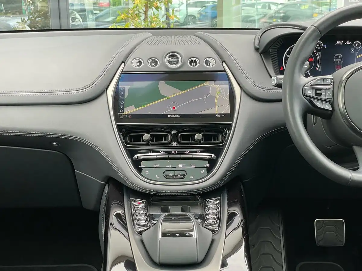 2024-aston-martin-dbx-40-v8-big-43