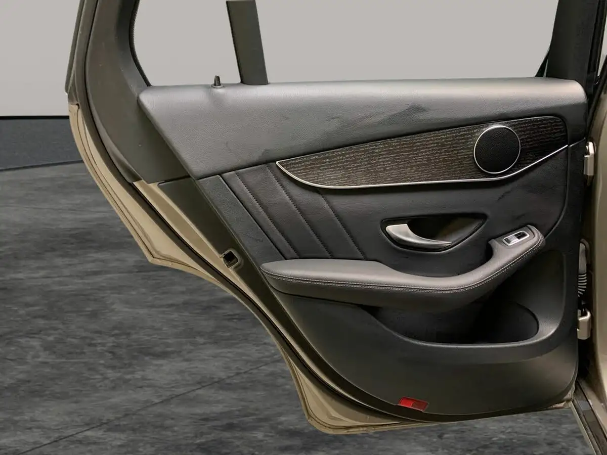 2020-mercedes-benz-glc-class-20d-glc220d-amg-line-station-wagon-5d-4matic-plus-big-25