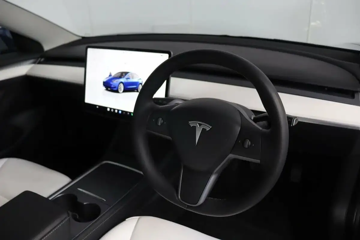 2022-tesla-model-3-e-long-range-big-13