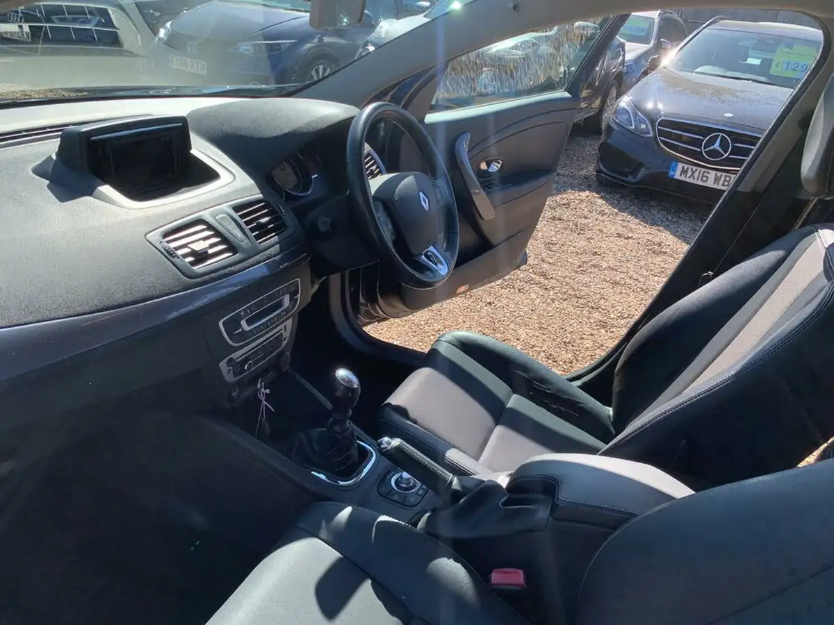 2015-renault-megane-15dci-dynamique-nav-energy-ss-hatchback-5d-big-26