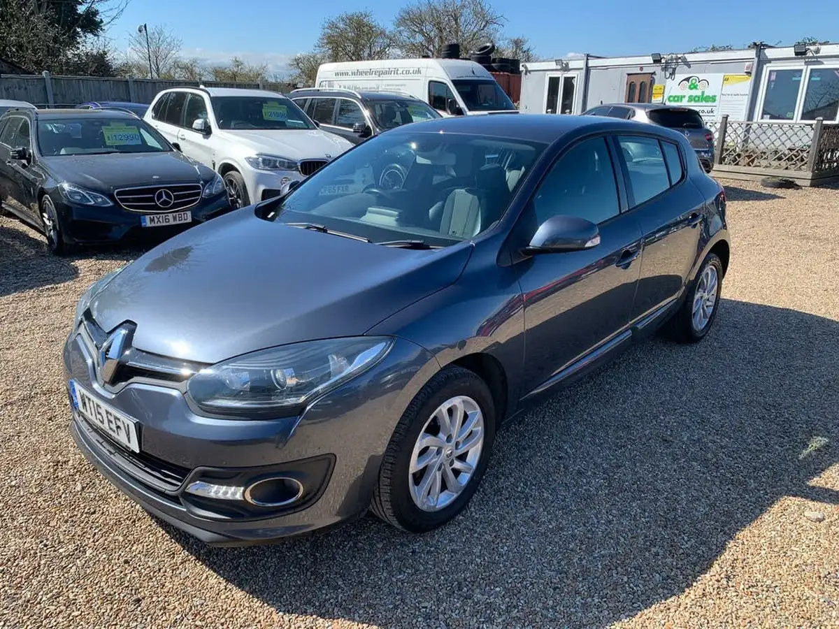 2015-renault-megane-15dci-dynamique-nav-energy-ss-hatchback-5d-big-2