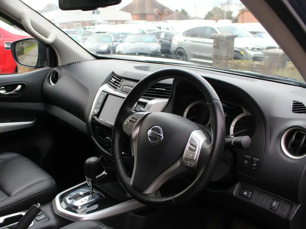 2021-nissan-navara-23dci-tt-tekna-8-navileather-auto-big-19