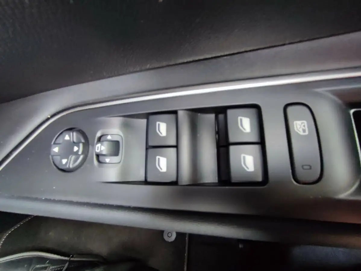 2024-peugeot-3008-suv-12-puretech-gt-130bhp-ss-eat8-big-18