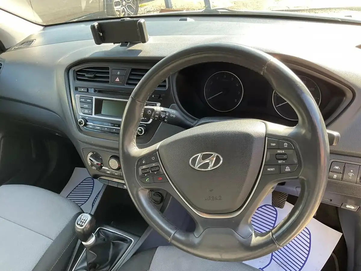 2018-hyundai-i20-12-se-hatchback-5d-big-16