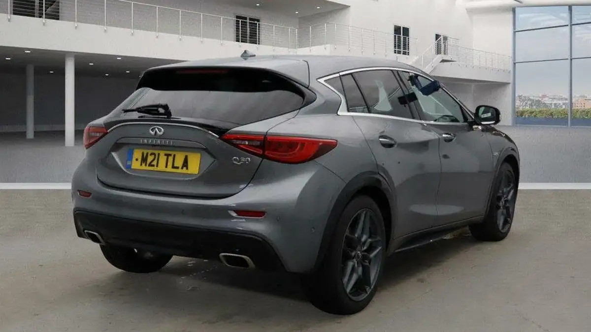 2016-infiniti-q30-22d-premium-big-3