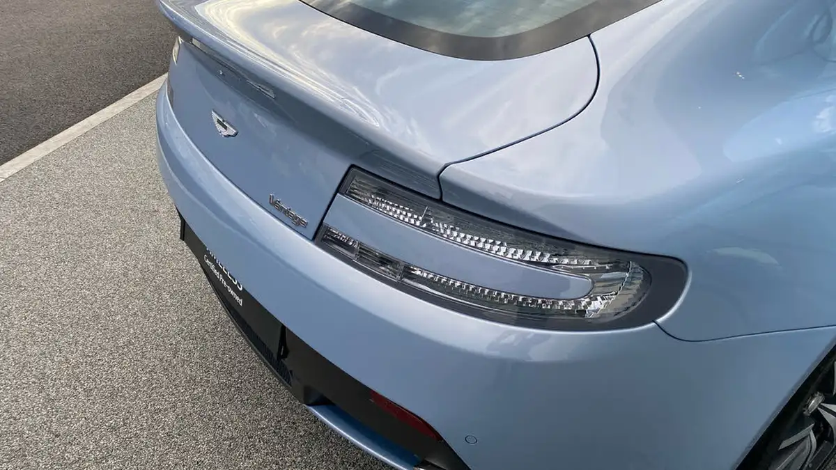 2016-aston-martin-vantage-47-v8-vantage-coupe-big-7