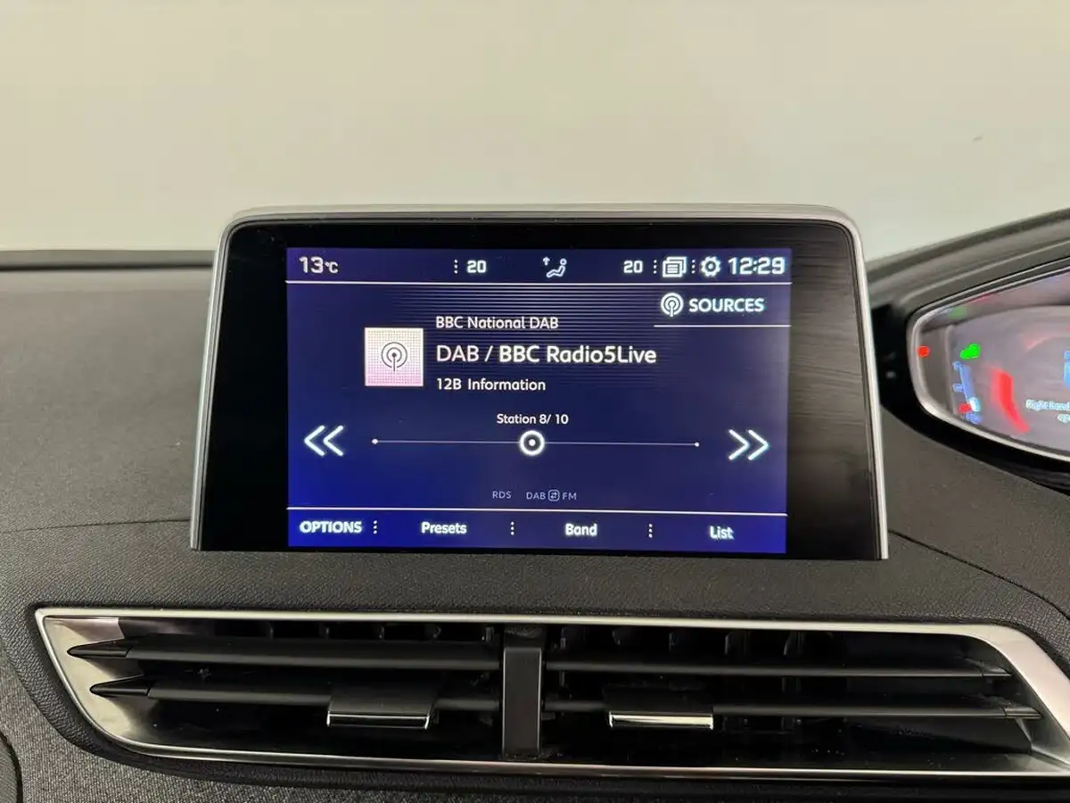 2018-peugeot-3008-suv-16-thp-gt-line-big-39