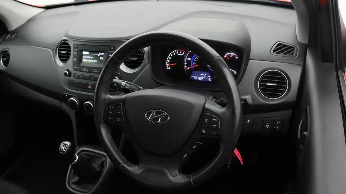 2018-hyundai-i10-10-se-67ps-big-8