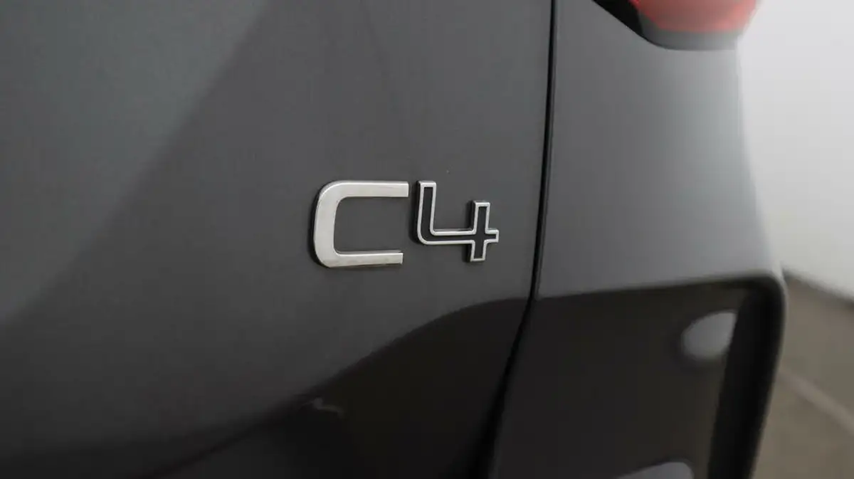 2023-citroen-c4-15bluehdi-shine-plus-big-22