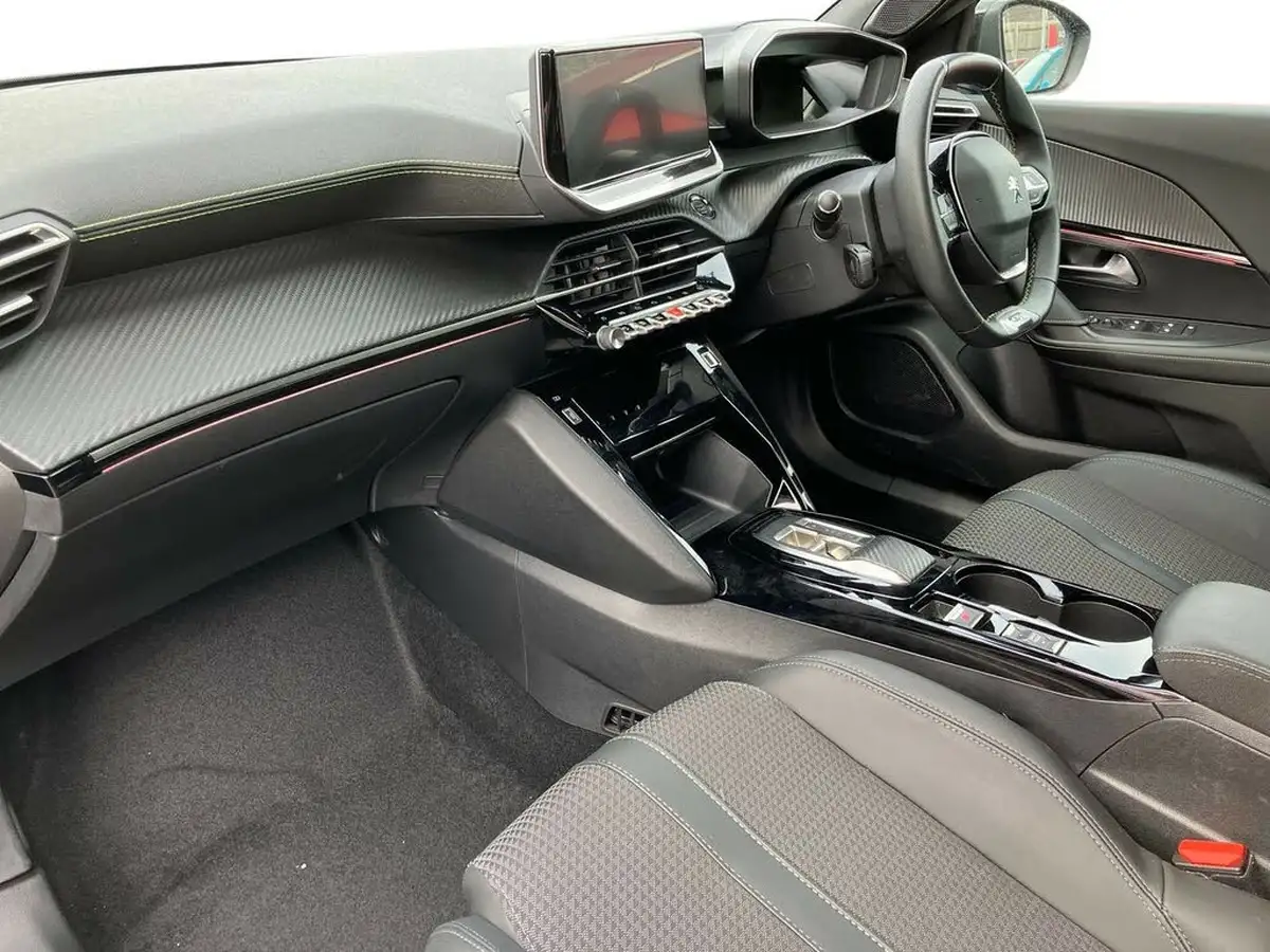 2023-peugeot-2008-suv-e-gt-136bhp-50kwh-station-wagon-big-5