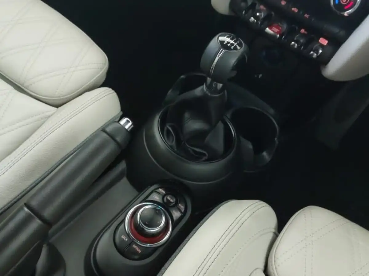 2021-mini-cooper-15-cooper-exclusive-hatchback-3d-big-10