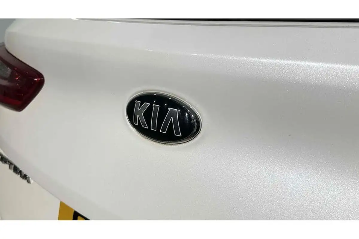 2018-kia-optima-17crdi-3-sportswagon-5d-dct-big-15
