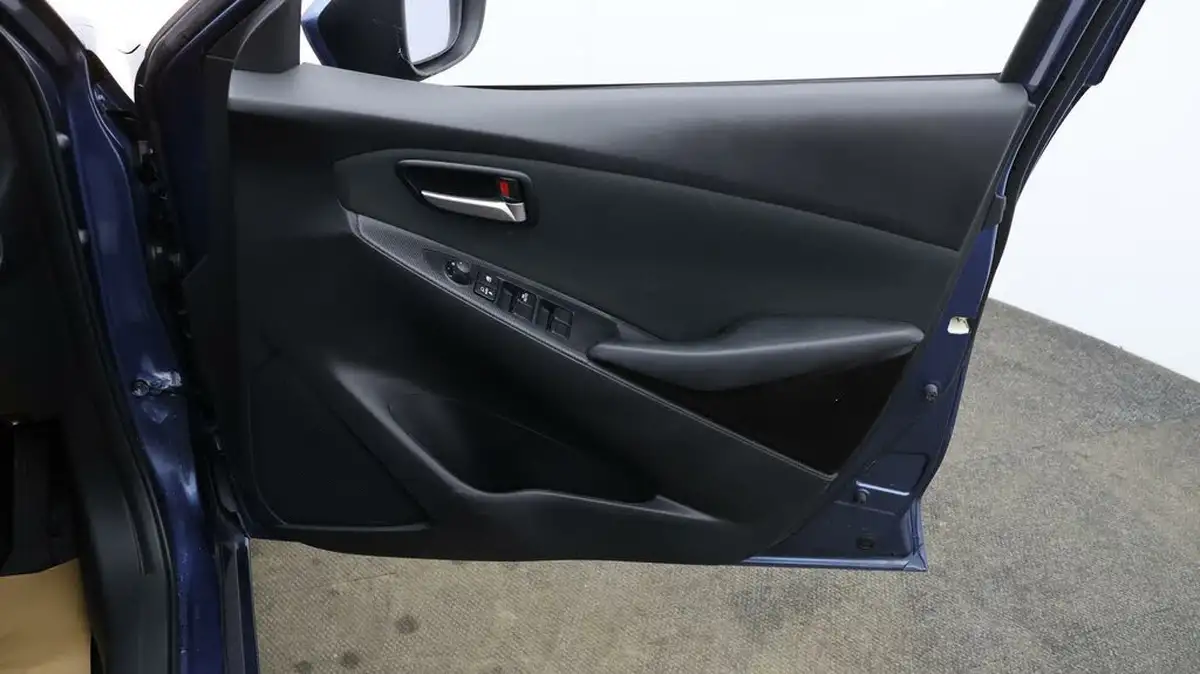 2019-mazda-mazda2-15-se-l-nav-big-14