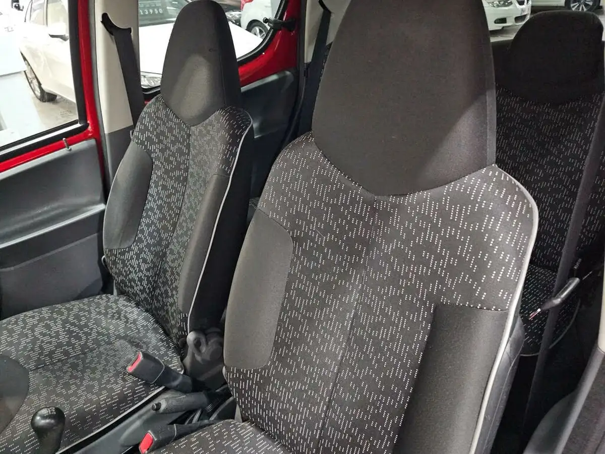 2012-peugeot-107-10-sportium-5d-big-17