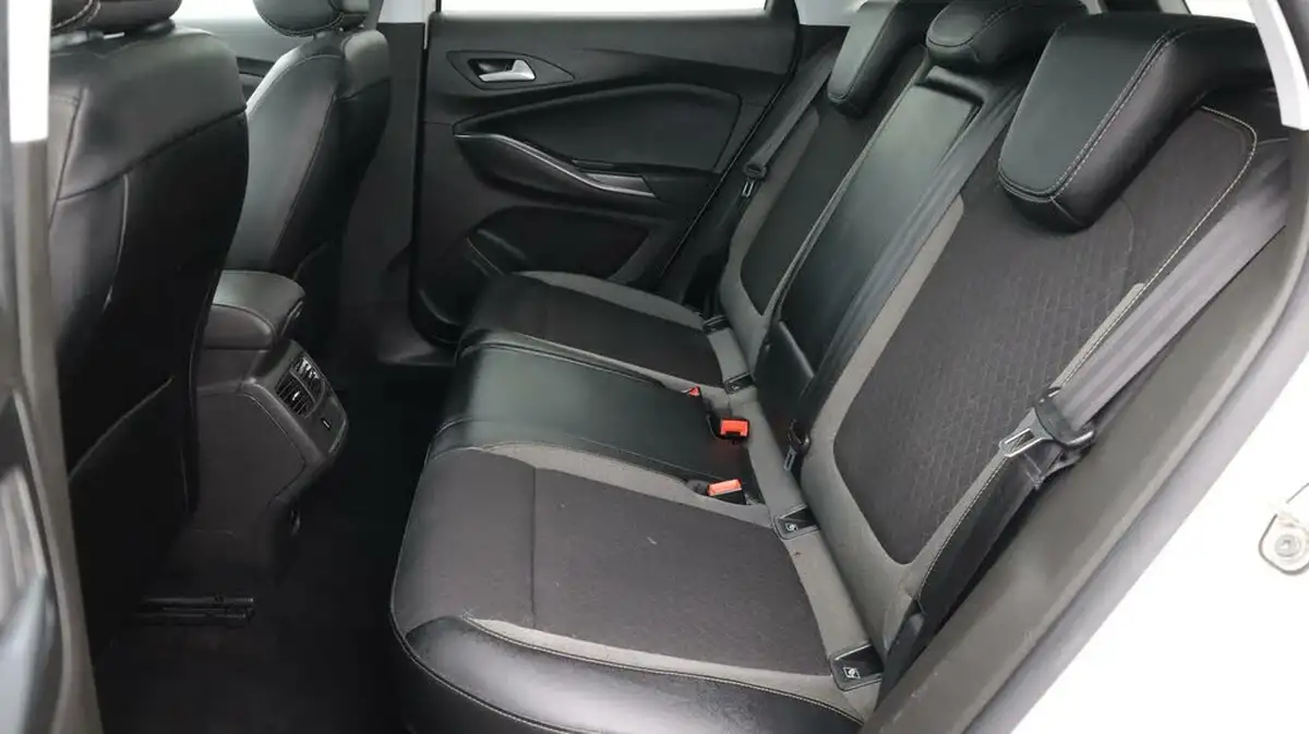 2021-vauxhall-grandland-x-12-griffin-big-16