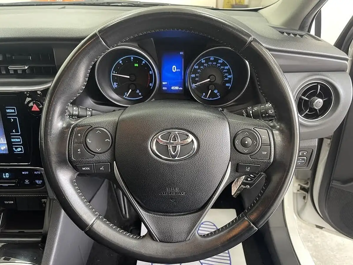 2017-toyota-auris-16d-icon-tss-hatchback-big-11