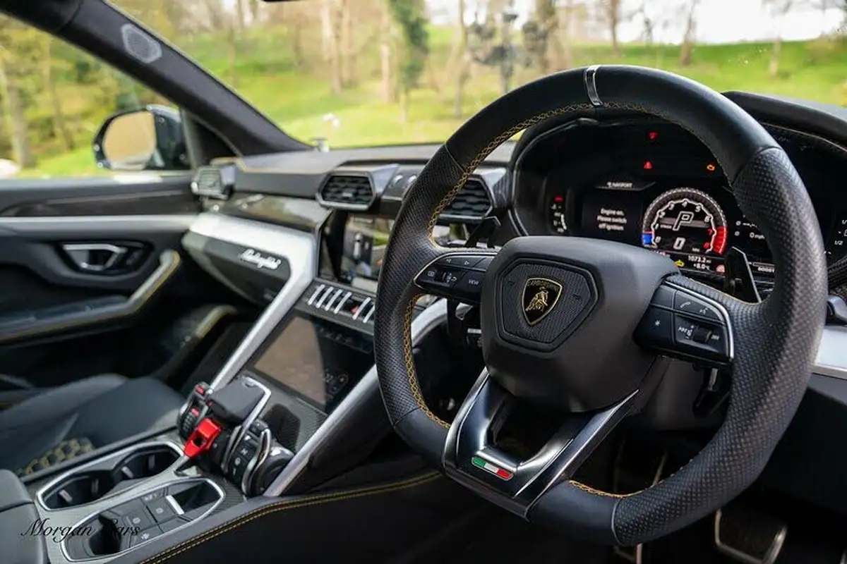 2020-lamborghini-urus-40-no-trim-big-32