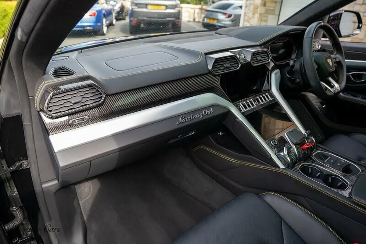 2020-lamborghini-urus-40-no-trim-big-56