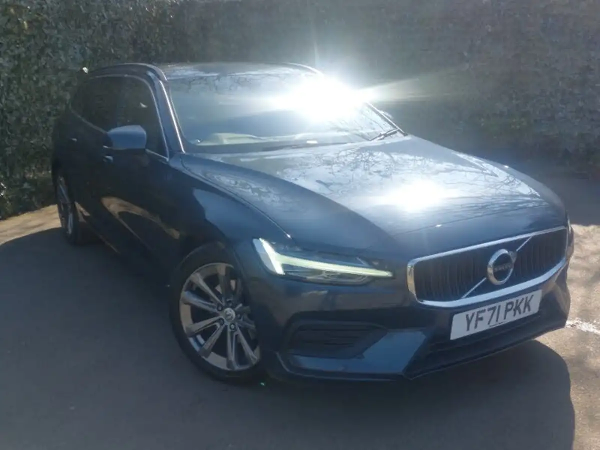 2021-volvo-v60-20-b3-momentum-161bhp-big-0