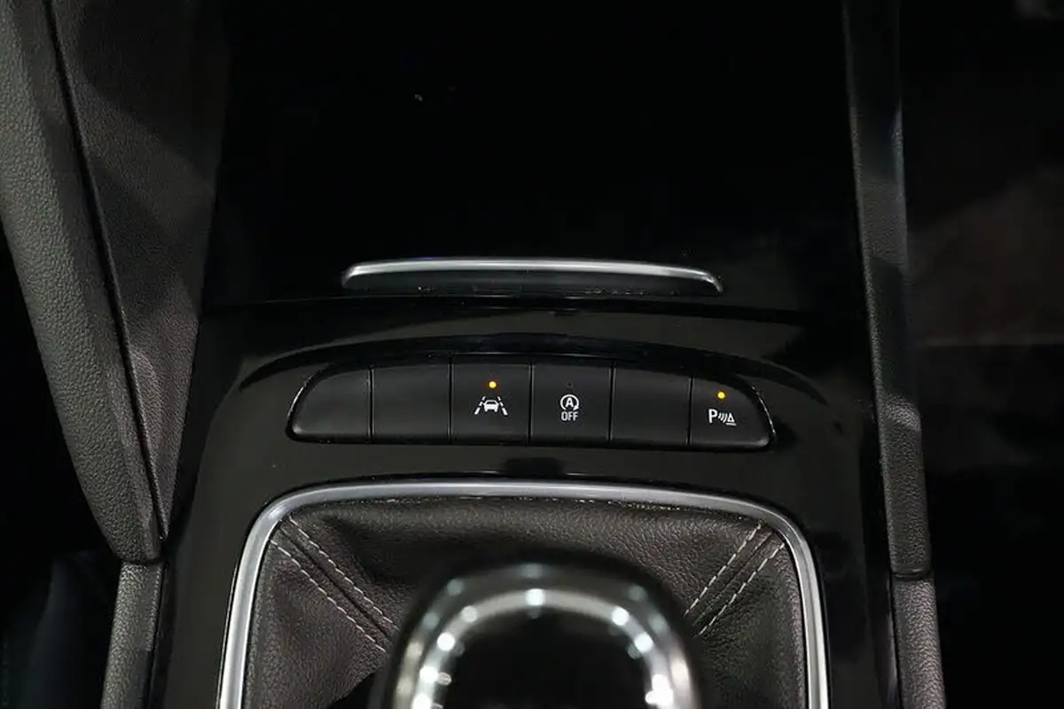 2020-vauxhall-insignia-grand-sport-15-turbo-sri-vx-line-nav-big-10