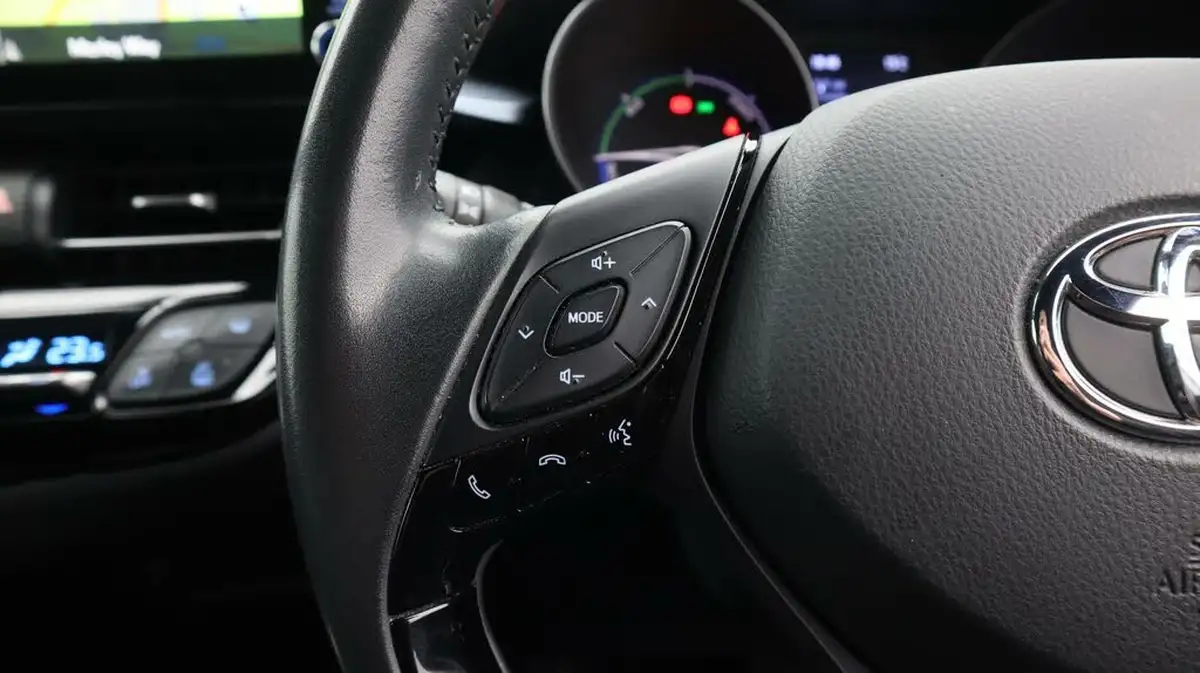 2020-toyota-c-hr-18-vvt-i-design-big-26