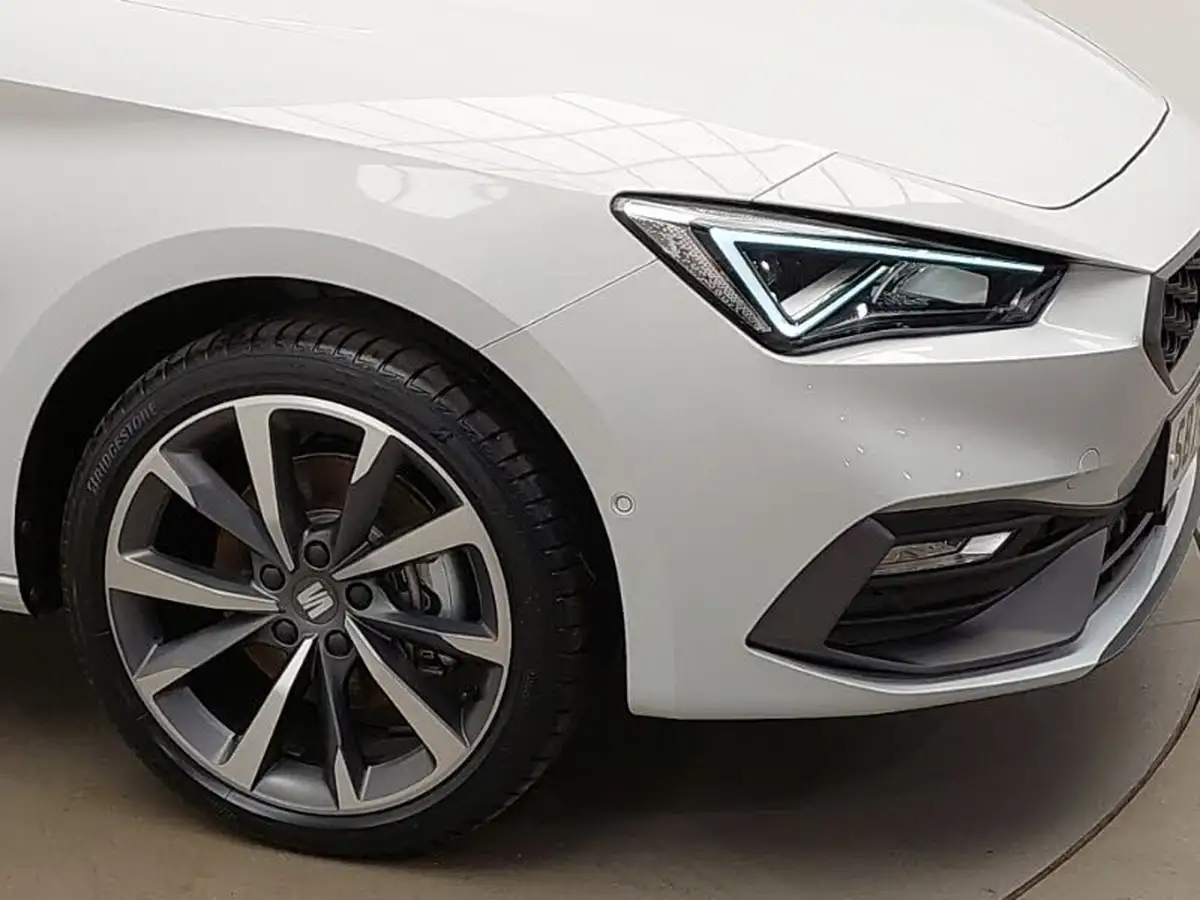 2024-seat-leon-14-e-hybrid-fr-sport-hatchback-big-8