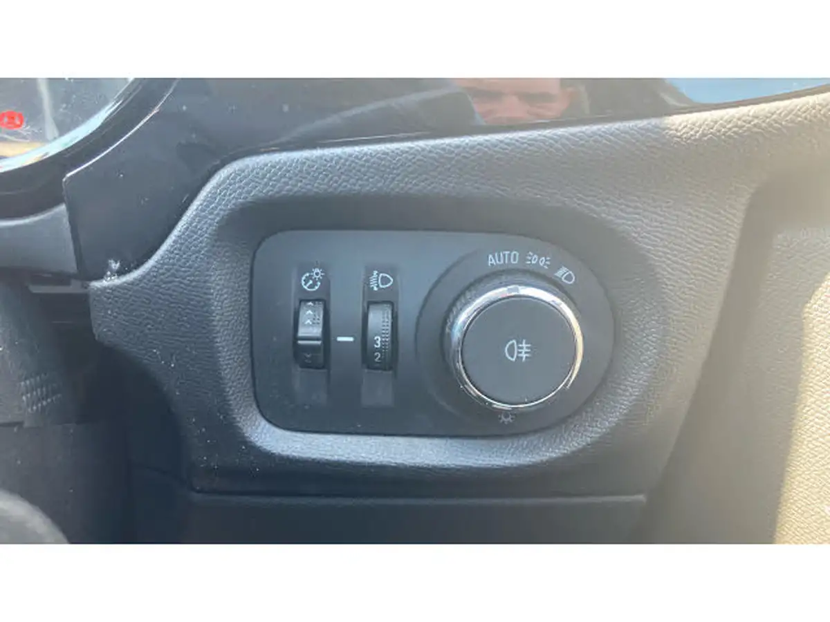 2021-vauxhall-corsa-12i-griffin-edition-big-40