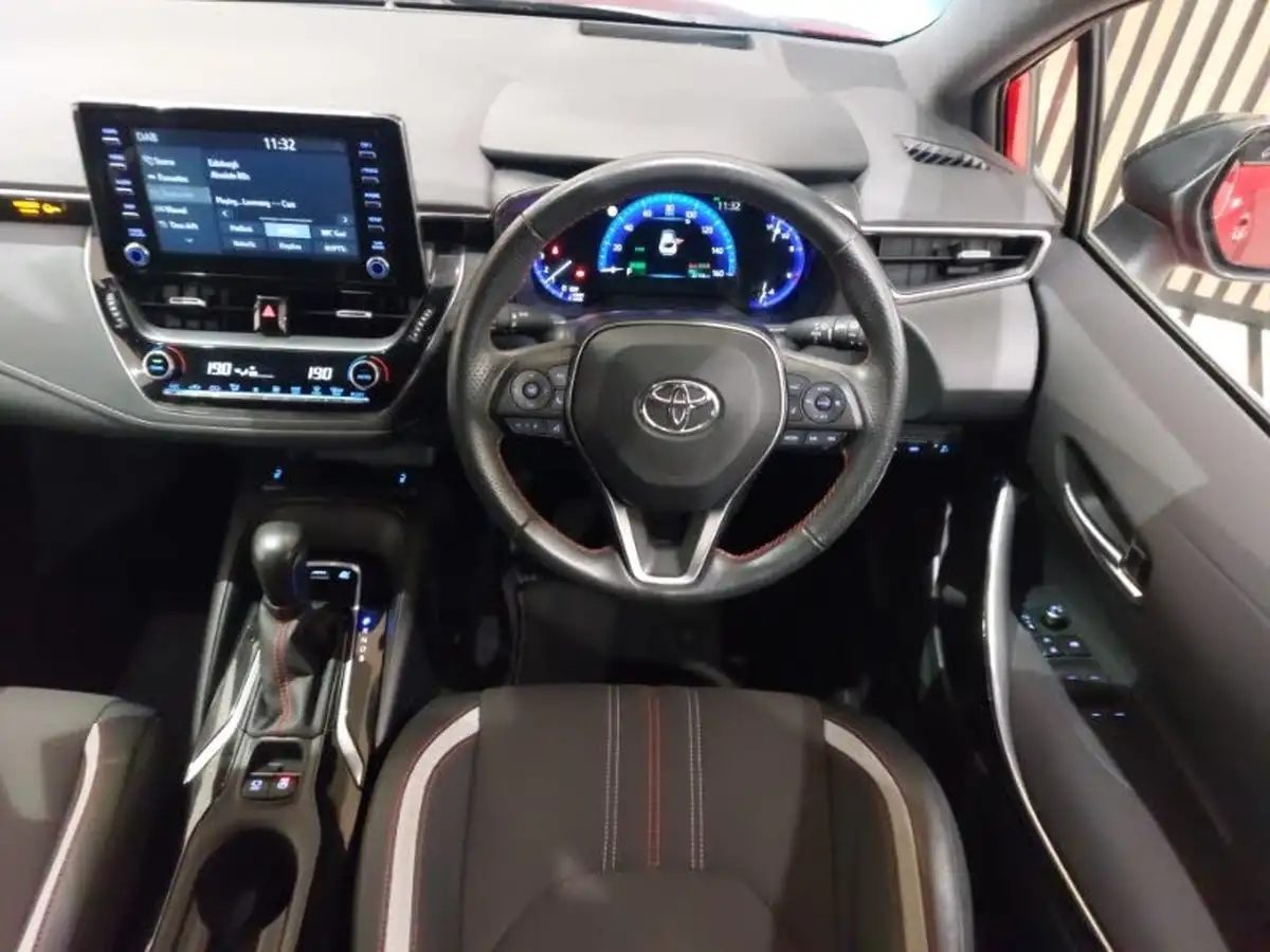 2021-toyota-corolla-18-vvt-i-gr-sport-trk-hatchback-big-6