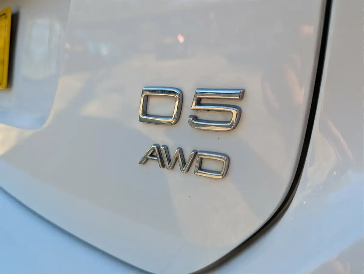 2016-volvo-xc60-24td-d5-se-lux-geartronic-big-23