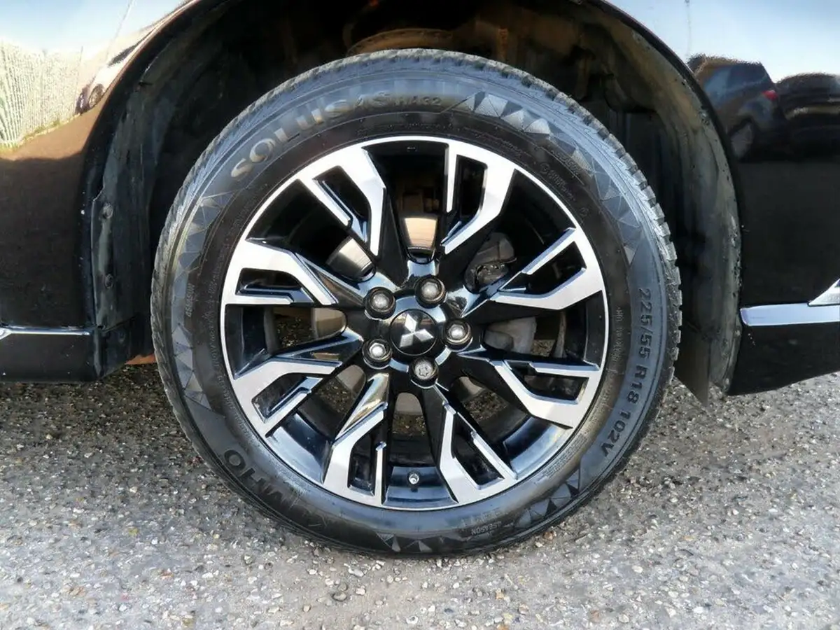 2017-mitsubishi-outlander-20-juro-phev-big-39