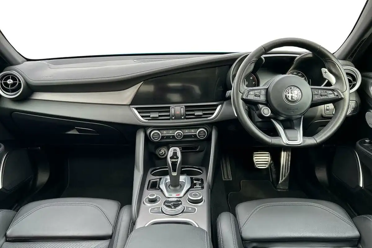 2022-alfa-romeo-giulia-20-veloce-big-8
