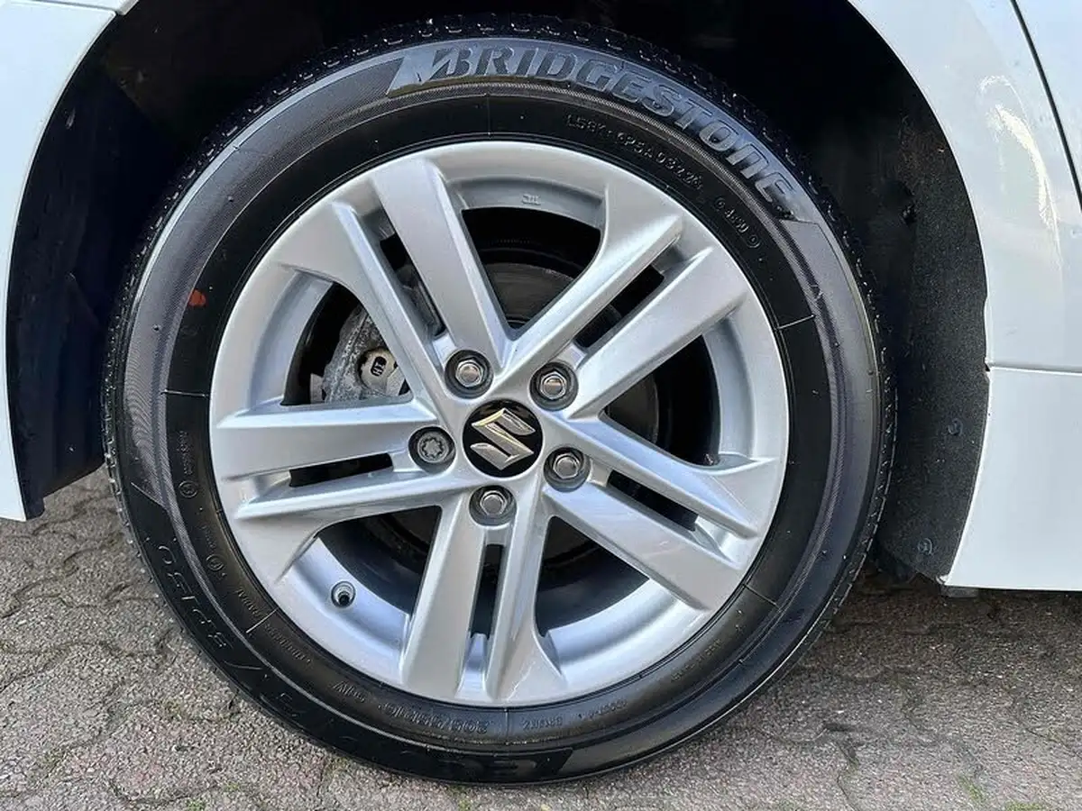 2022-suzuki-swace-18-sz-t-big-4