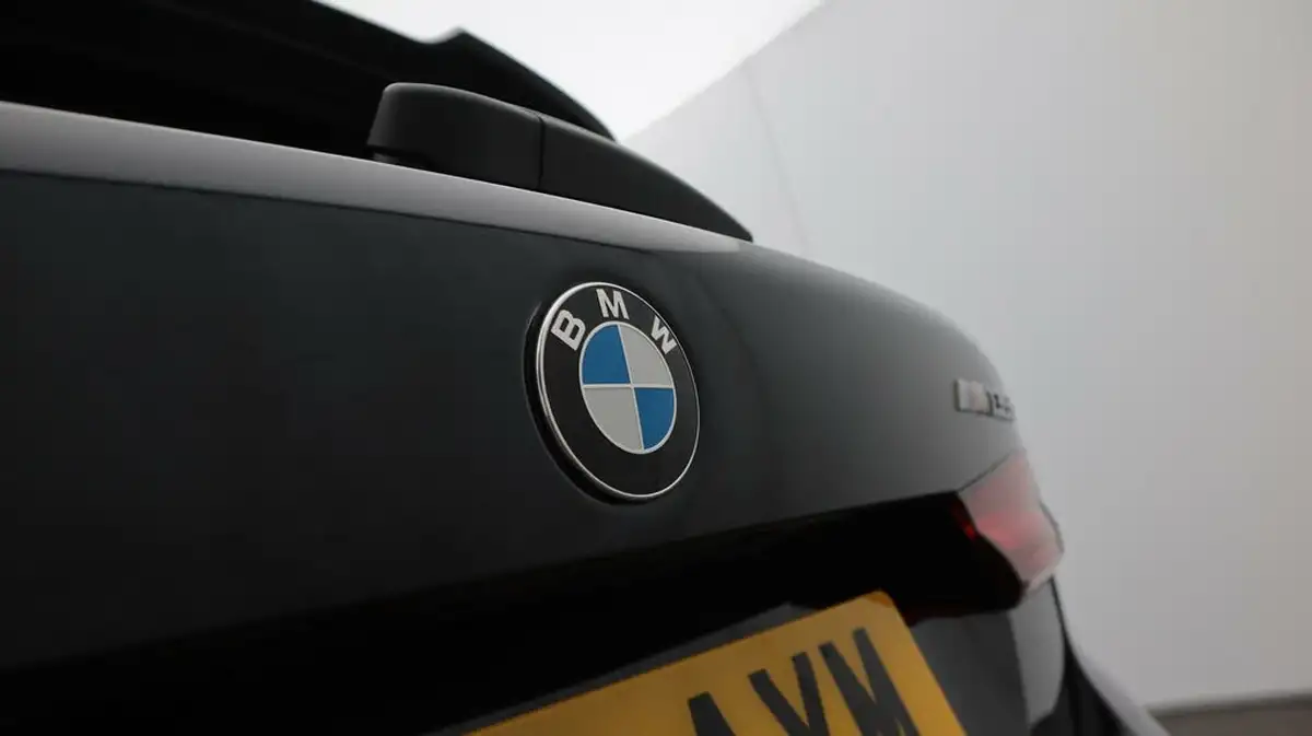 2022-bmw-1-series-20-m135i-xdrive-big-23