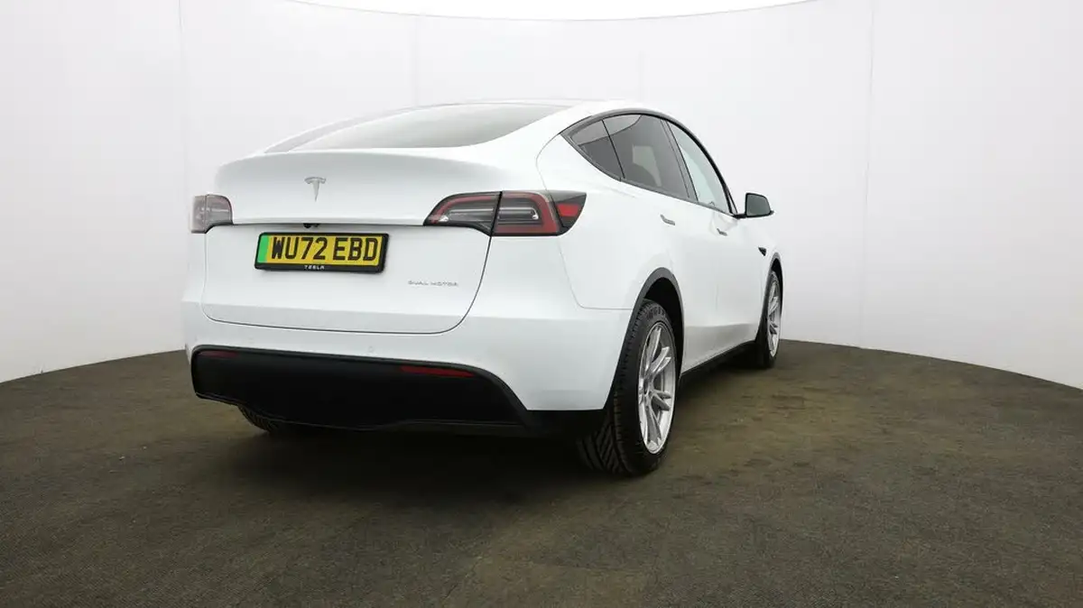 2022-tesla-model-y-e-long-range-big-55