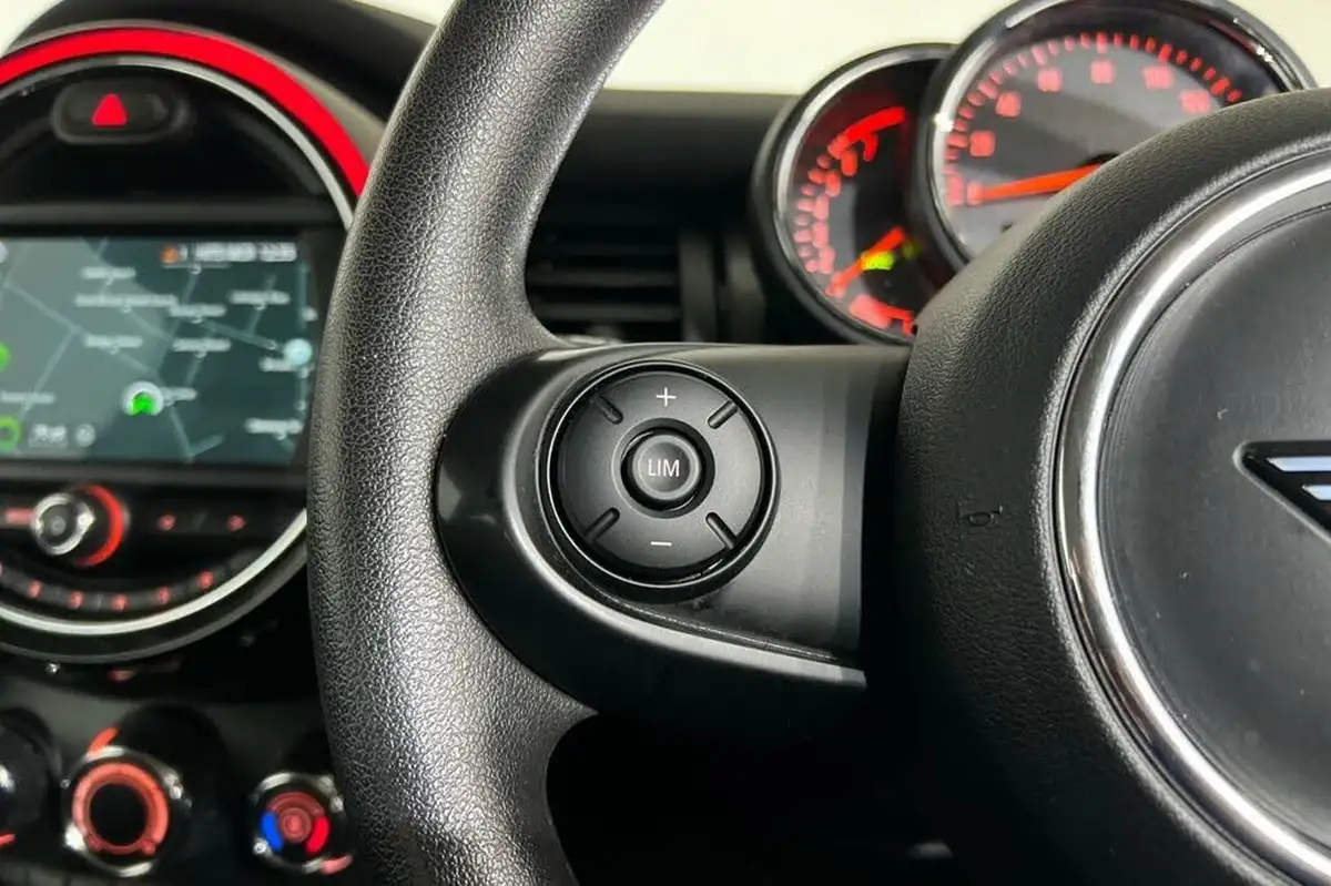 2019-mini-cooper-15-cooper-classic-hatchback-3d-auto-big-17