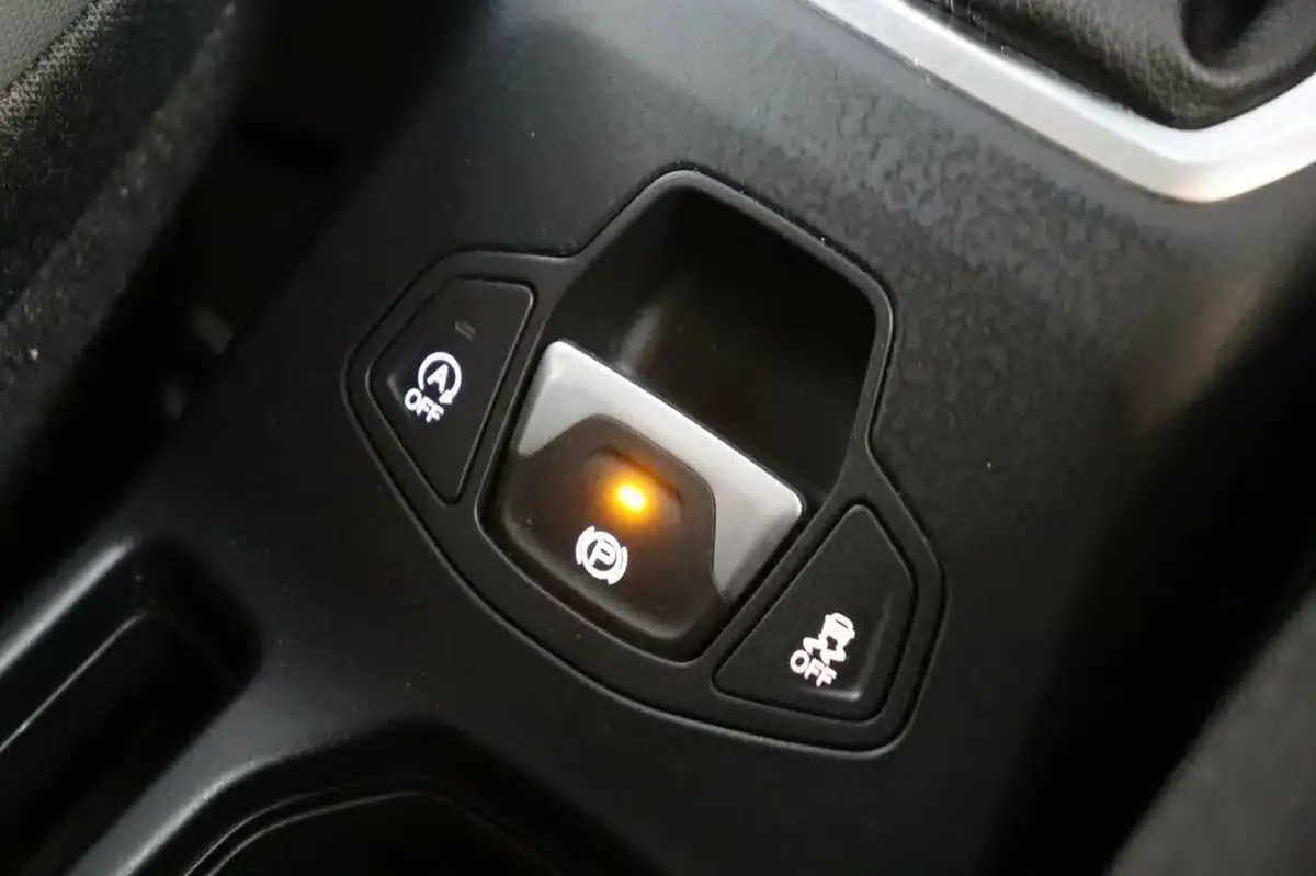 2020-jeep-renegade-10-gse-night-eagle-big-26