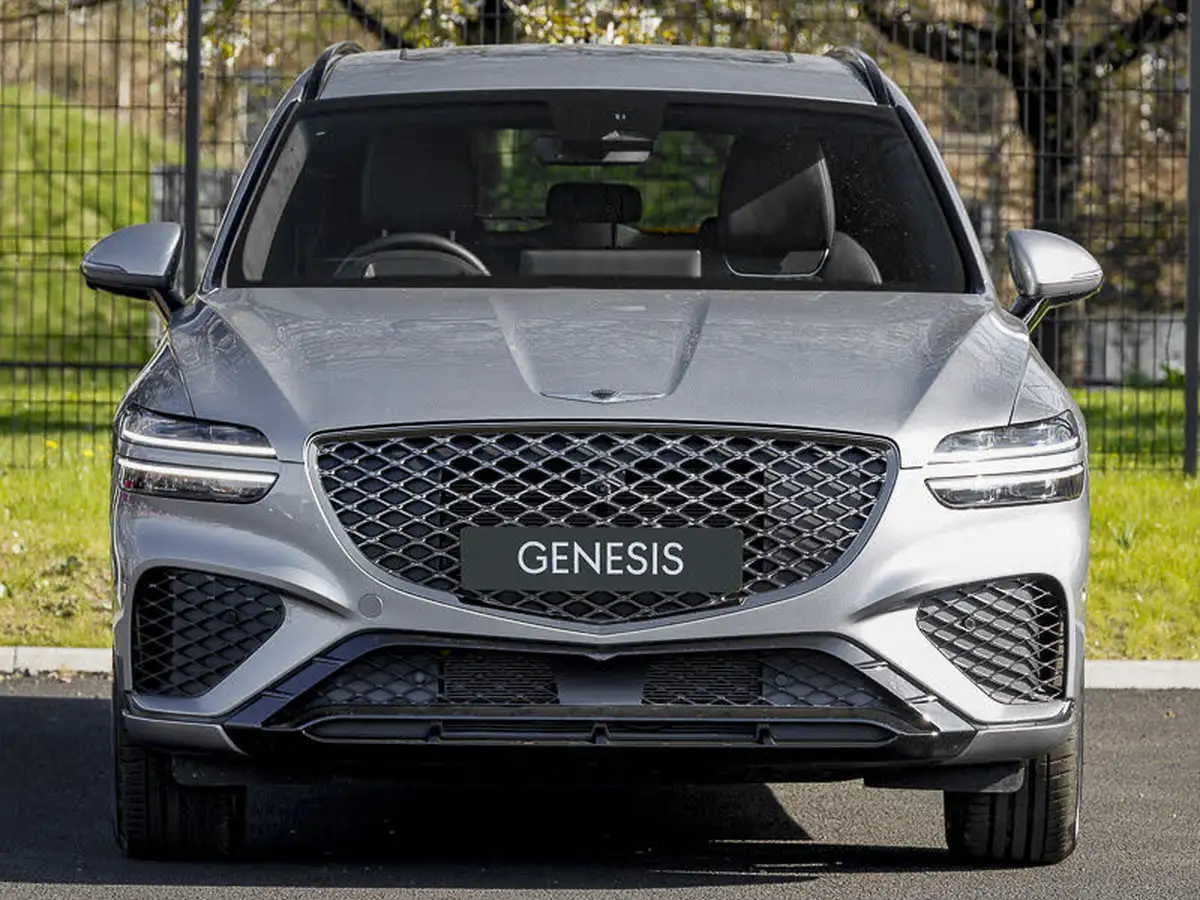 2025-genesis-gv70-big-8