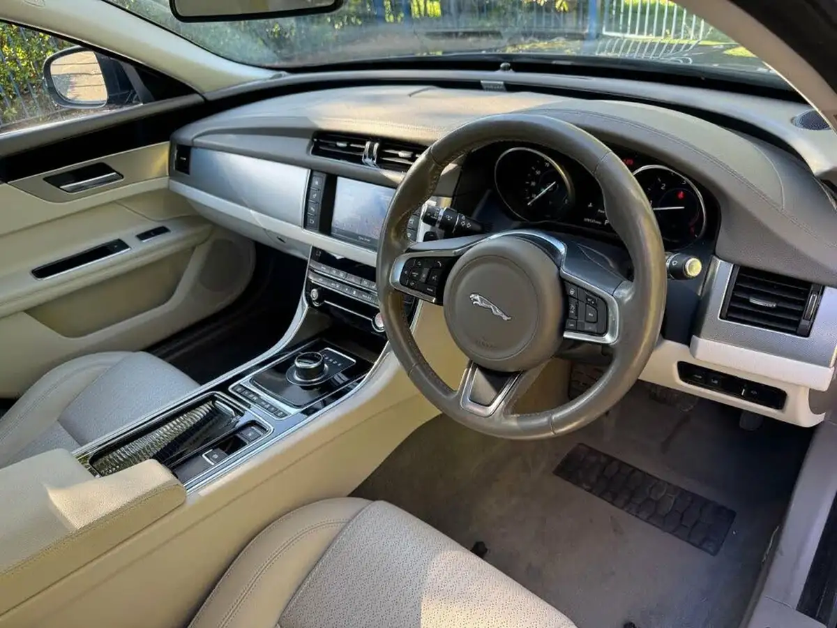 2017-jaguar-xf-20td-prestige-163ps-saloon-4d-1999cc-auto-big-14
