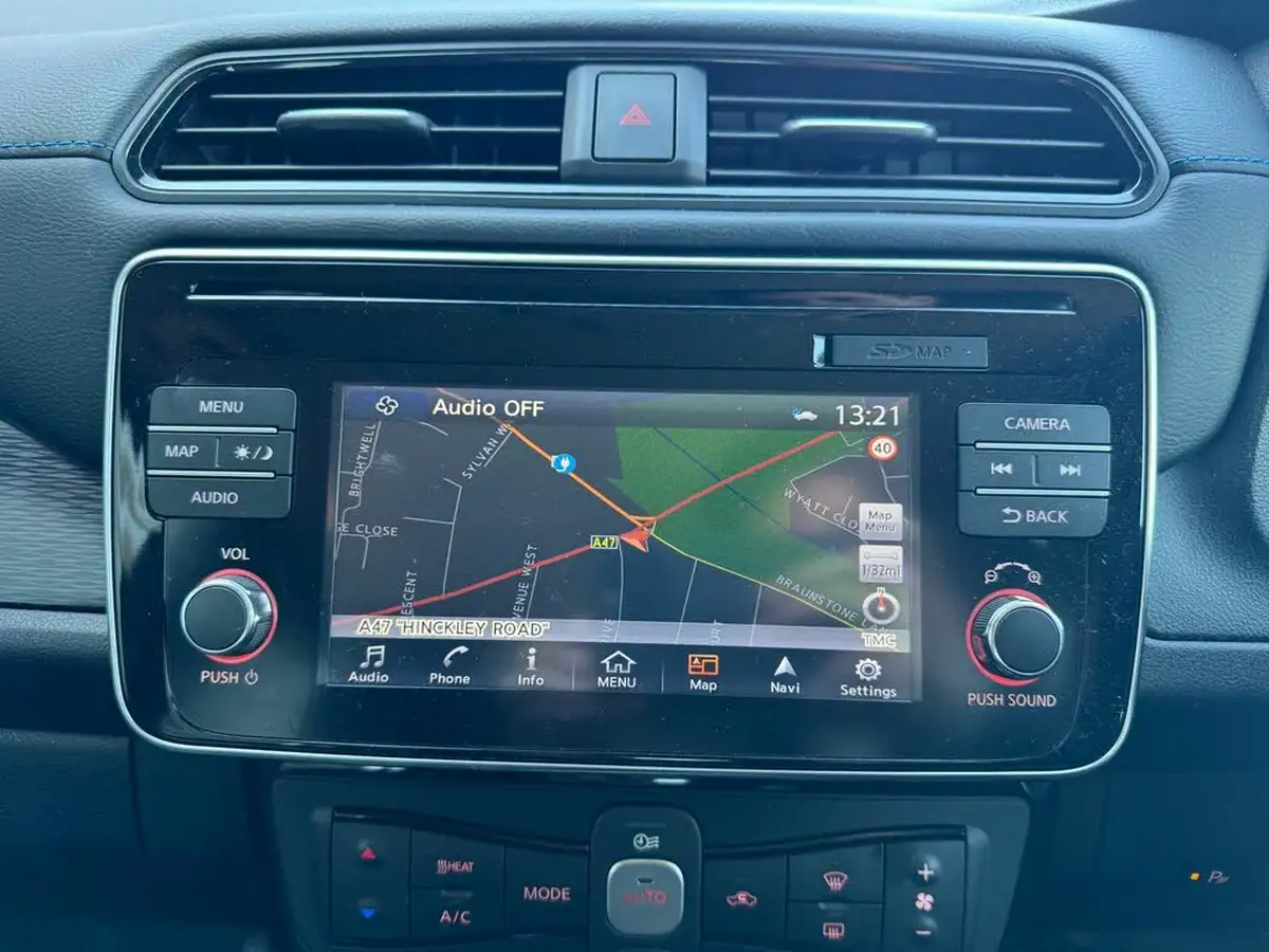 2019-nissan-leaf-e-tekna-big-24