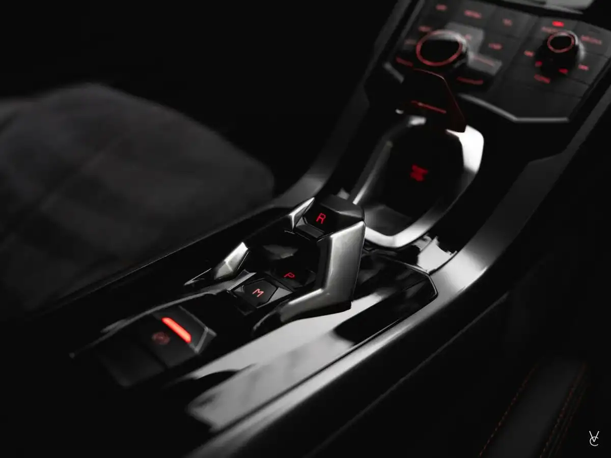 2016-lamborghini-huracan-big-24