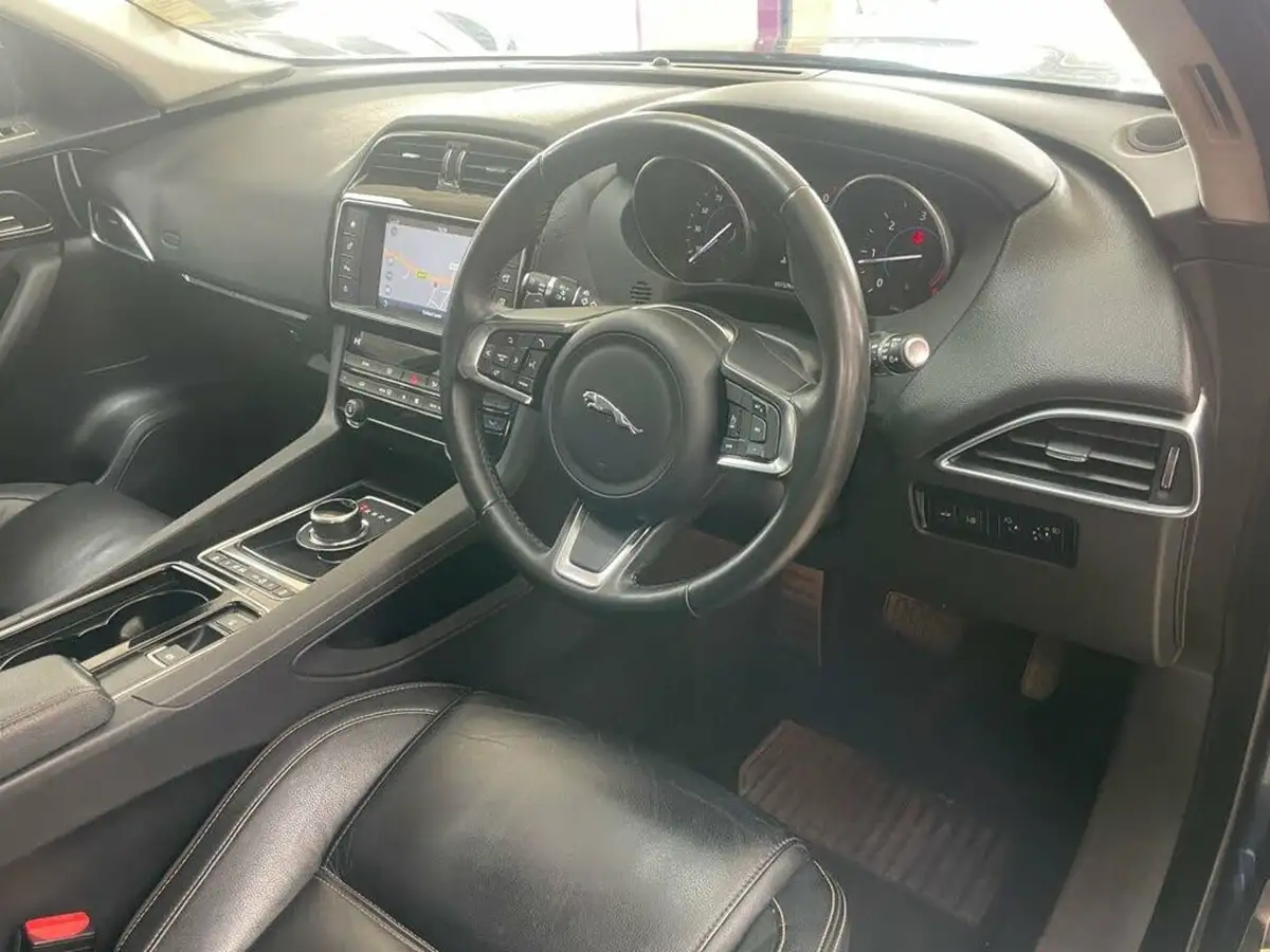 2017-jaguar-f-pace-20-i4d-prestige-180ps-ss-auto-big-17