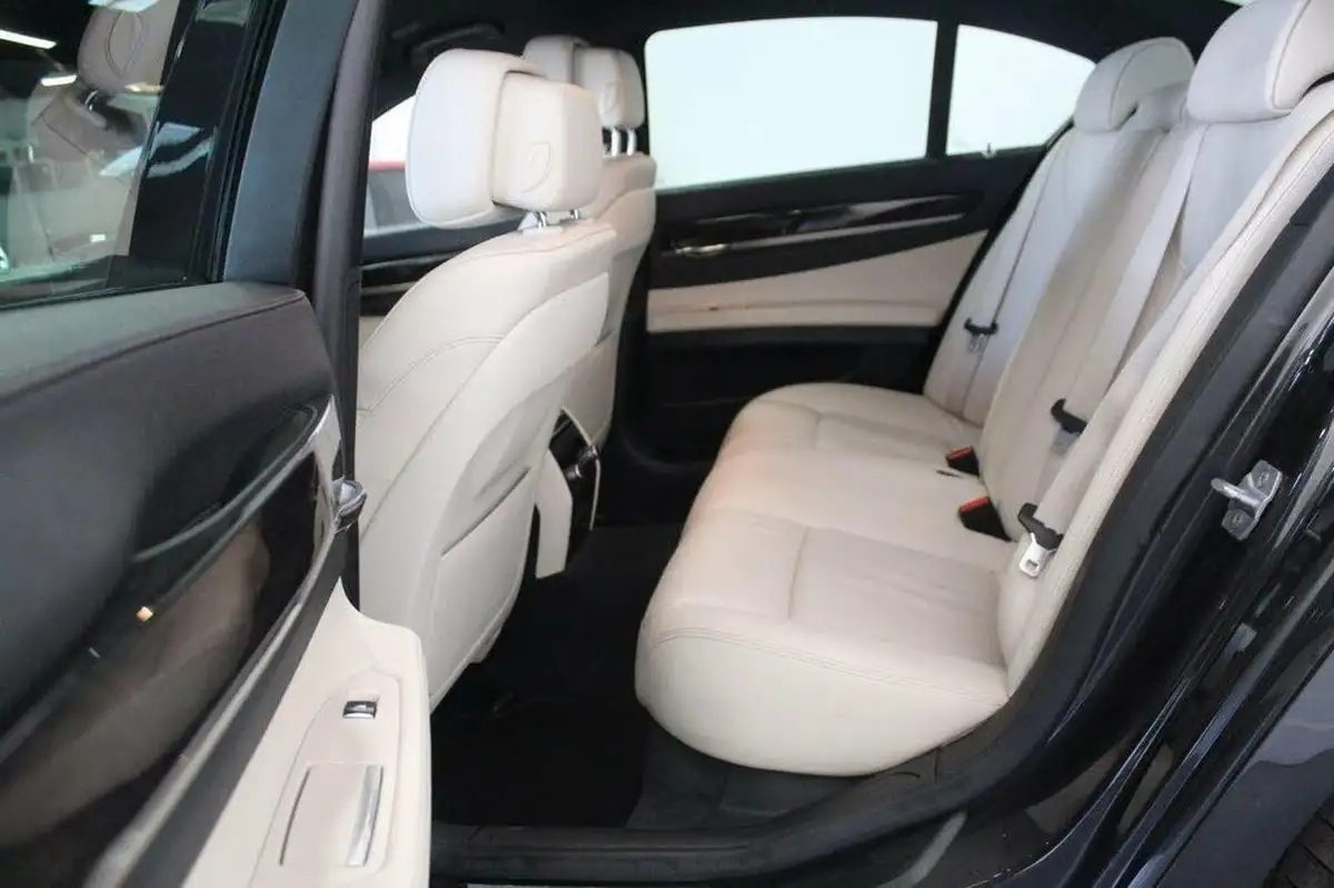 2013-bmw-7-series-30td-730d-m-sport-big-43