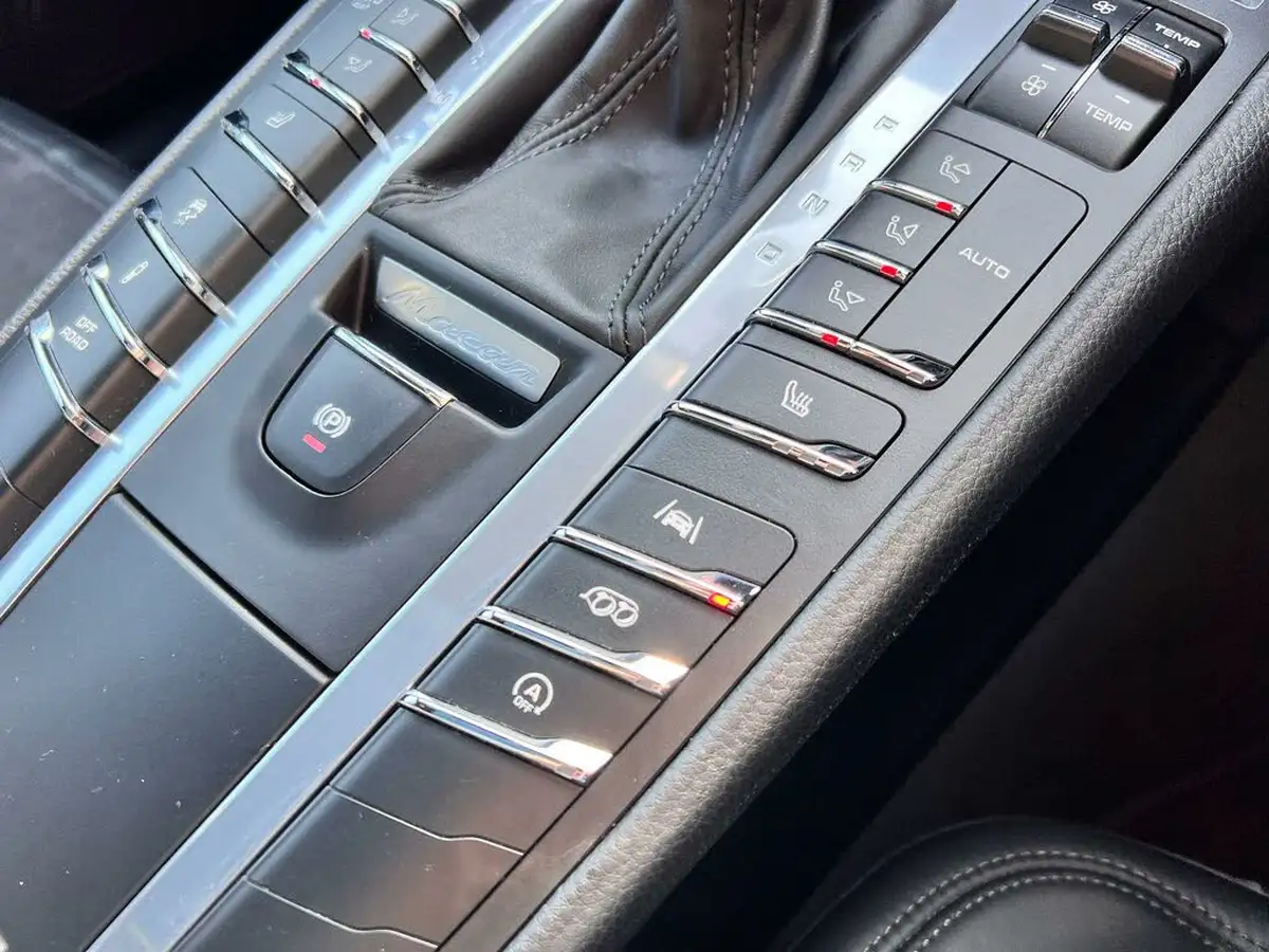 2020-porsche-macan-29-v6-gts-big-63